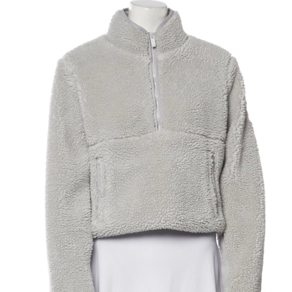 Women’s Alo Grey Sherpa Quarter Zip Jacket with Zippered Front Pockets. Size M